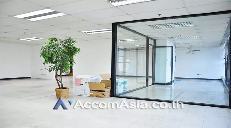  Office space For Rent in Sukhumvit, Bangkok  near BTS Ekkamai (AA13795)